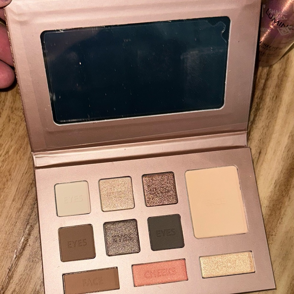 Luminess Airbrush Makeup Starter Makeup Compact Kit - Picture 2 of 2